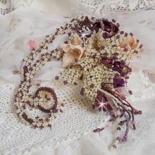 Collana Les Floralies montata con pietre preziose: Sugilite e perline Miyuki Delicas di diversi colori. 